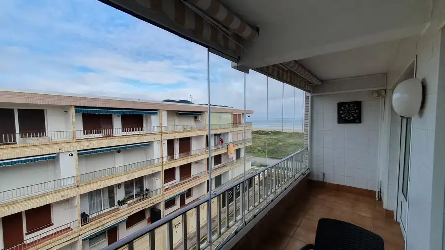 Cortinas de cristal en Laredo
Cerramientos para balcones en Cantabria
Balcón con vistas al mar acristalado
Instalación de cortinas de cristal abatibles
Soluciones de cerramientos en cristal Cialca