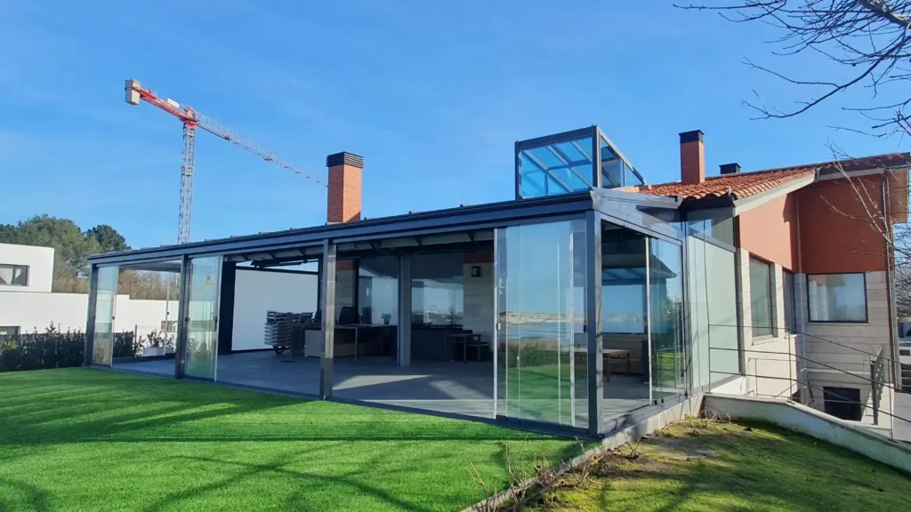 Acristalamiento de Porche en Somo, Cantabria: Máxima Luminosidad y Protección