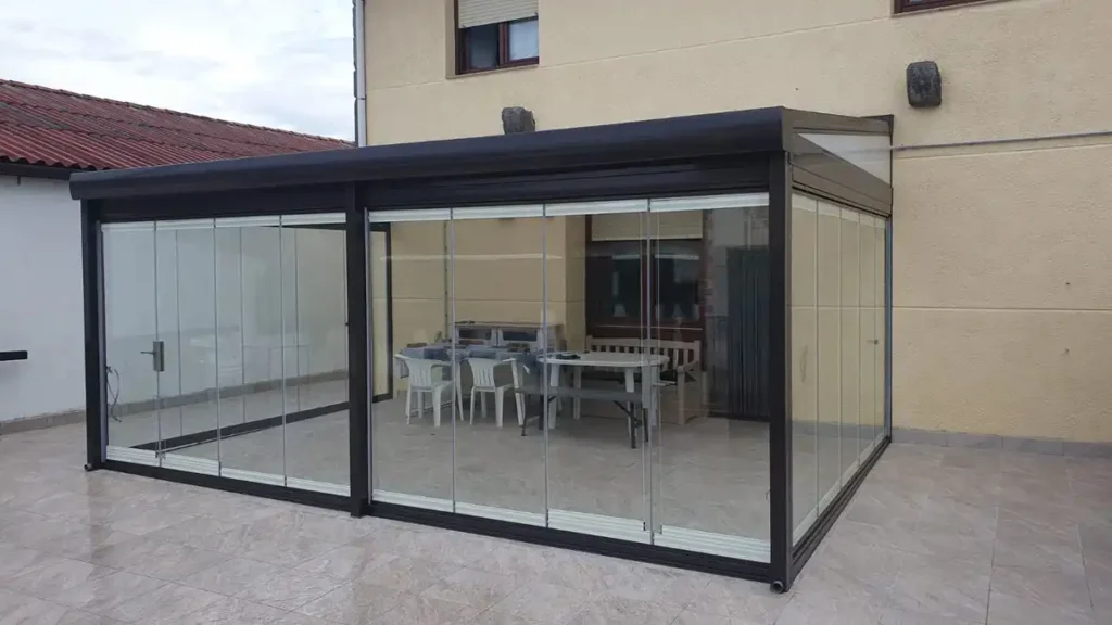 Instalación de Acristalamiento de Porche en Argoños, Cantabria Espacios Únicos con Techo de Cristal (1) Instalación de Acristalamiento de Porche en Argoños, Cantabria: Espacios Únicos con Techo de Cristal