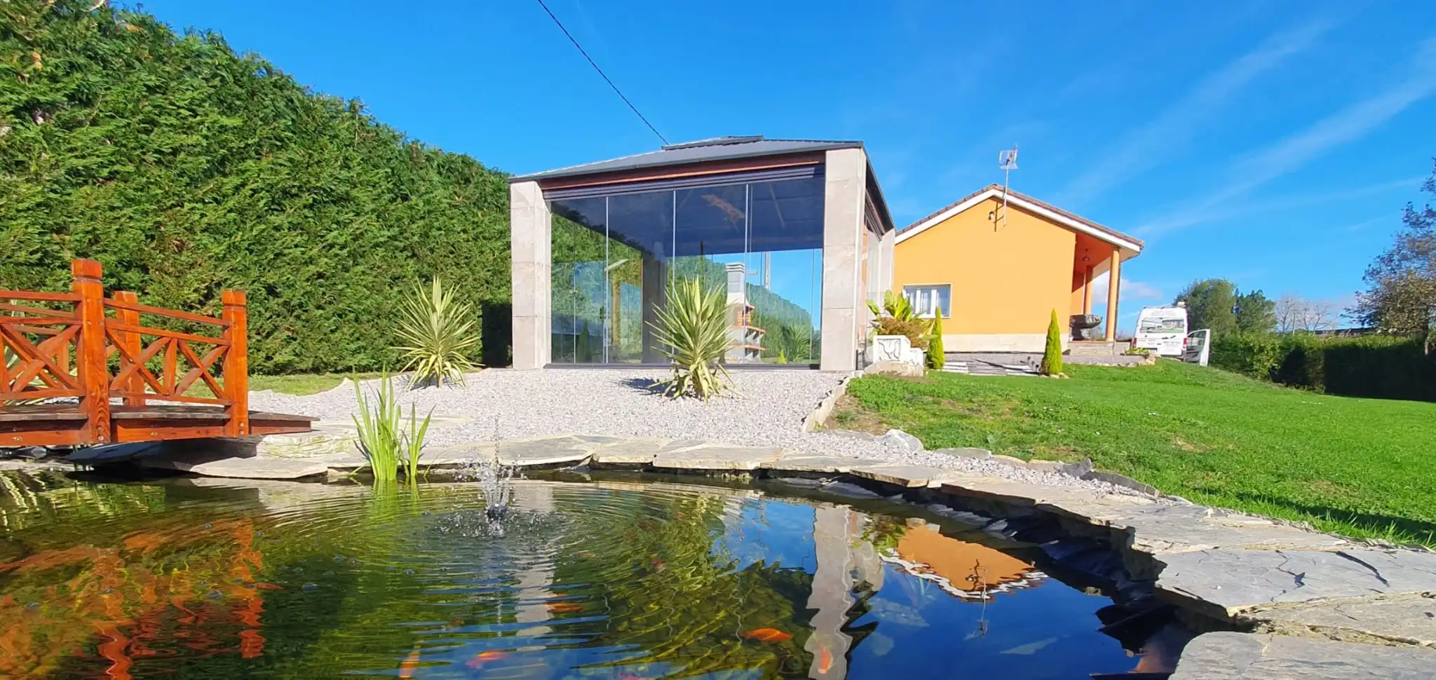 Cerramiento de cristal en porche – Noreña, Asturias
