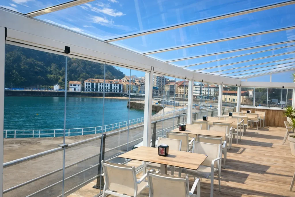 taberna nautico en Asturias cialca Cerramiento de terraza en Taberna Marinera Náutico Candás