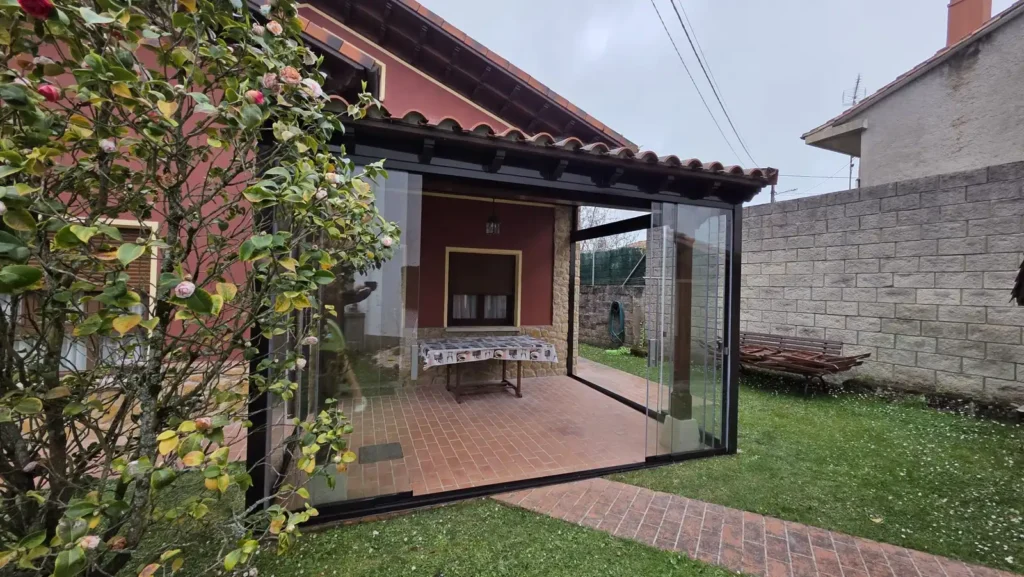 Cerramiento de porche en Caravia Asturias | Instalación a medida
